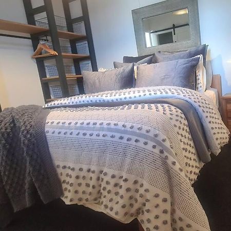 Apartment 5 - Haddin Court - Modern Loft Style بلينهايم المظهر الخارجي الصورة