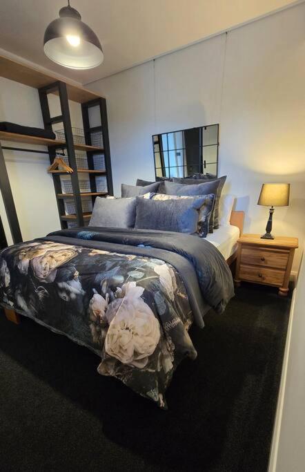 Apartment 5 - Haddin Court - Modern Loft Style بلينهايم المظهر الخارجي الصورة