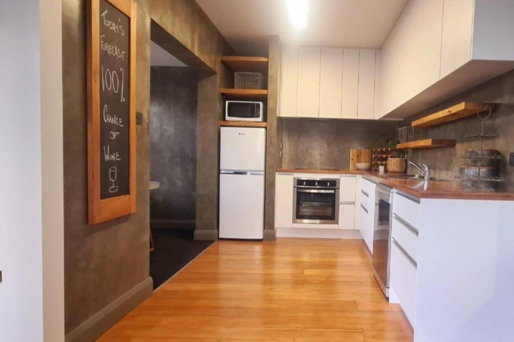 Apartment 5 - Haddin Court - Modern Loft Style بلينهايم المظهر الخارجي الصورة