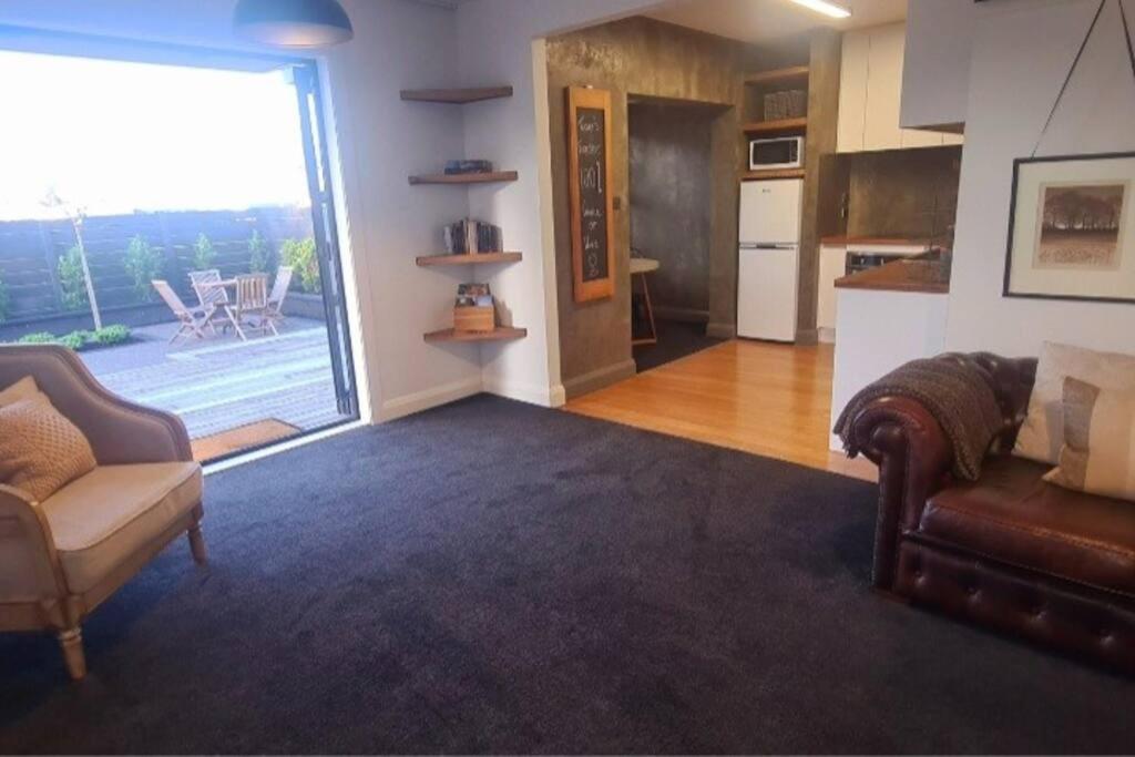 Apartment 5 - Haddin Court - Modern Loft Style بلينهايم المظهر الخارجي الصورة