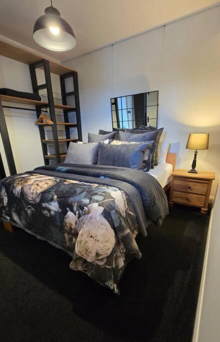 Apartment 5 - Haddin Court - Modern Loft Style بلينهايم المظهر الخارجي الصورة