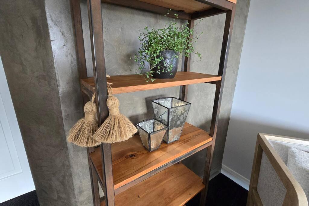 Apartment 5 - Haddin Court - Modern Loft Style بلينهايم المظهر الخارجي الصورة
